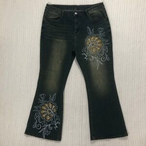ROMWE Women's Flare Jeans Size‎ 2XL Embellished Floral Denim Pants Distressed